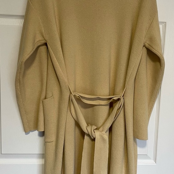 Little Puffy Robe Cardigan in Sand Color. - Picture 2 of 7